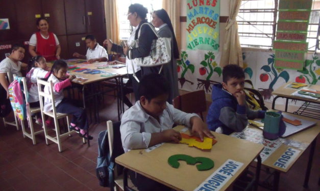 Inclusió escolar de nens i nenes, adolescents i joves amb discapacitat en centres educatius públics de Santa Cruz (Bolívia)